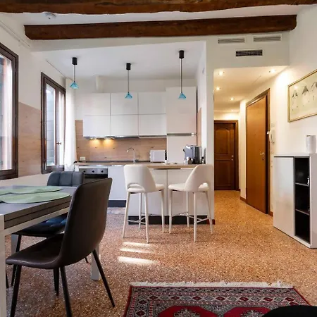 Pozzo D' Oro 2 Canal View Primo Piano Appartement Venetië