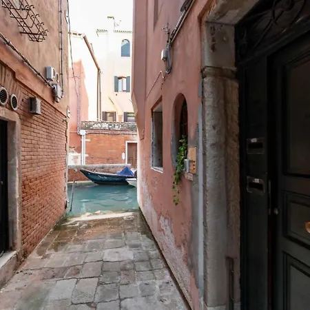 Appartement Pozzo D' Oro 2 Canal View Primo Piano Venetië